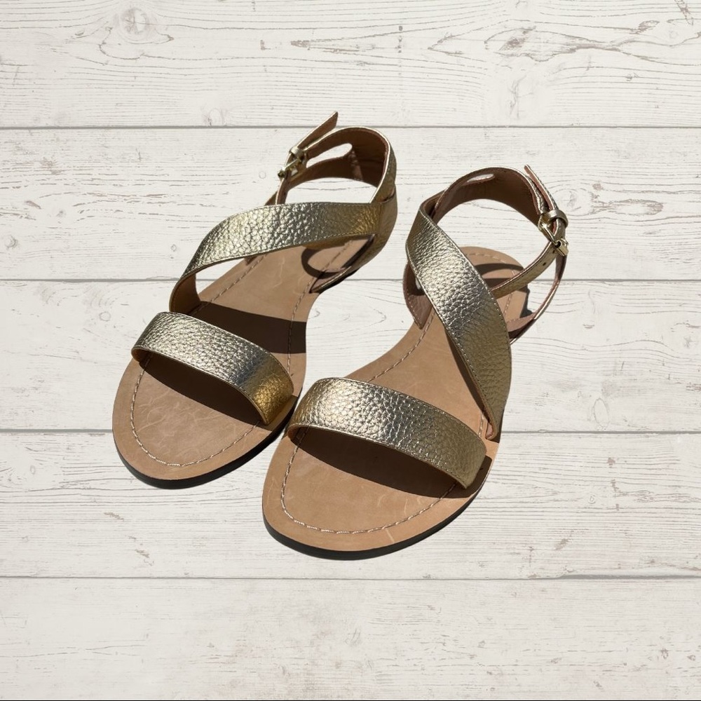 NIB Fifth City New Wave Gold metallic pebbled leather sandals